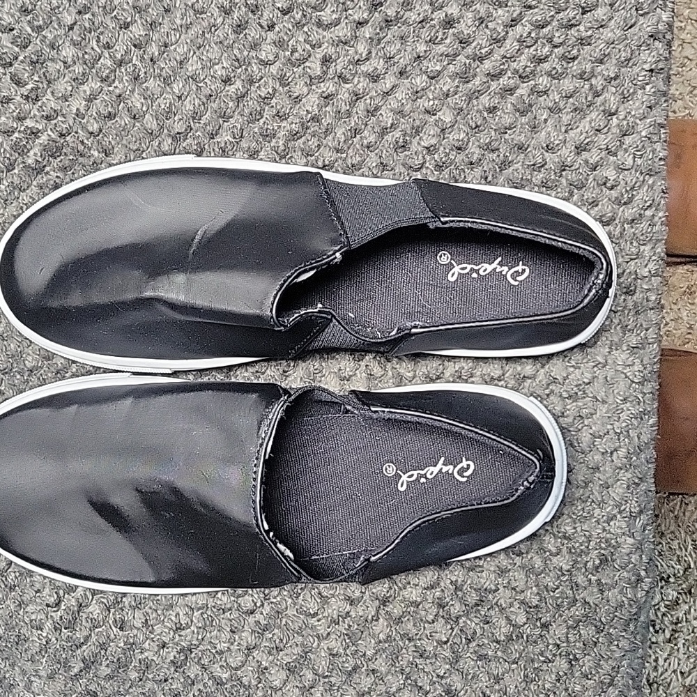 Cupid flat tennis shoes size 6 1/2